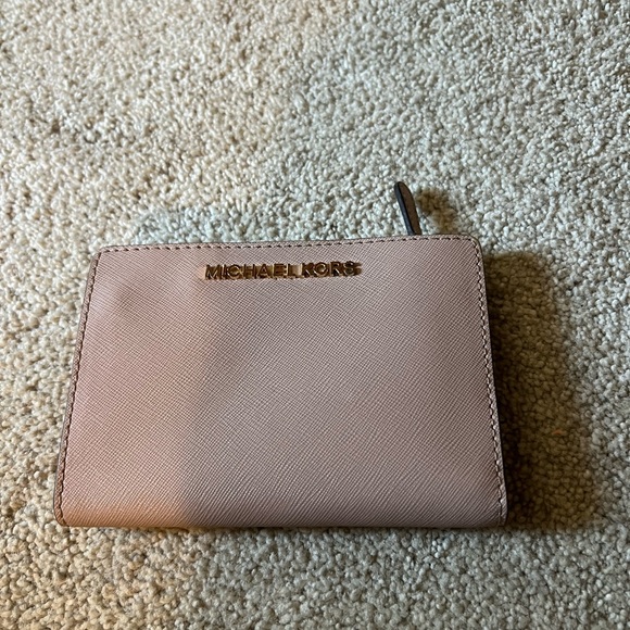 Michael Kors crossbody with wallet - Picture 6 of 6